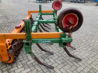 Grubber Cappon cultivator met pakkerrol