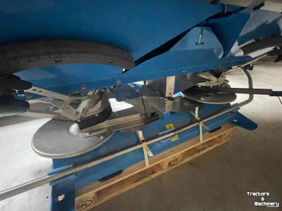 Düngerstreuer Lemken Tauri 8