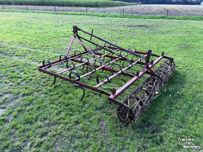 Grubber  Triltand cultivator met verkruimelrol rol