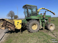 Feldhäcksler John Deere 5830