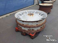 Räder, Reifen, Felgen & Distanzringe New Holland Velgen 10x48
