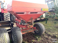 Düngerstreuer Rauch Kuhn MDS 921 op troley