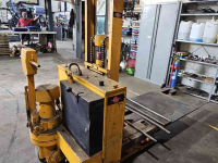 Elektrische Kettenlift  Elektrisch verrijdbare palletlift met zitmaaier plateau