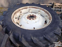 Räder, Reifen, Felgen & Distanzringe Pirelli 13.6-R24 en 14.9/R38
