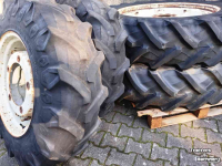 Räder, Reifen, Felgen & Distanzringe Pirelli 13.6-R24 en 14.9/R38