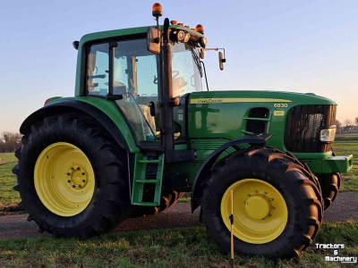 Schlepper / Traktor John Deere 6830