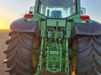 Schlepper / Traktor John Deere 6830