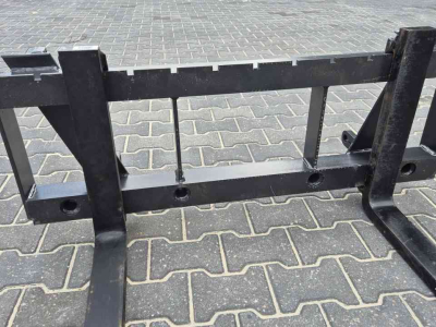 Frontlader  Palletvork vorkenbord lepelbord met euro aansluiting Balenprikker.