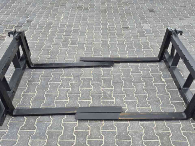 Frontlader  Palletvork vorkenbord lepelbord met euro aansluiting Balenprikker.