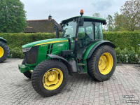 Schlepper / Traktor John Deere 5085M