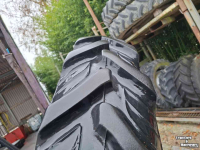 Räder, Reifen, Felgen & Distanzringe BKT 230/95R32 & 270/95R48