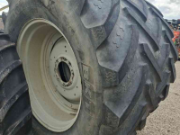 Räder, Reifen, Felgen & Distanzringe BKT 650/65R38 540/65R28 op Valtra velgen
