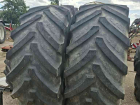 Räder, Reifen, Felgen & Distanzringe BKT 650/65R38 540/65R28 op Valtra velgen