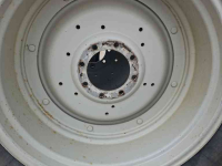 Räder, Reifen, Felgen & Distanzringe BKT 650/65R38 540/65R28 op Valtra velgen
