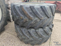 Räder, Reifen, Felgen & Distanzringe BKT 650/65R38 540/65R28 op Valtra velgen