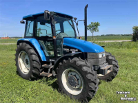 Schlepper / Traktor New Holland 7635