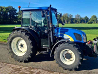 Schlepper / Traktor New Holland T4030