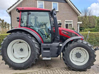 Schlepper / Traktor Valtra G125eA
