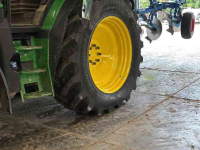 Räder, Reifen, Felgen & Distanzringe Bridgestone 580/70R42