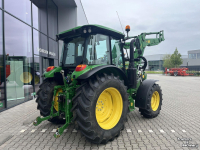 Schlepper / Traktor John Deere 5100M