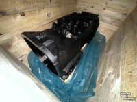 Schlepper / Traktor New Holland Versnellingsbak  16x16 Electro Command New Holland T5 Electro Command Parts nr:47028713