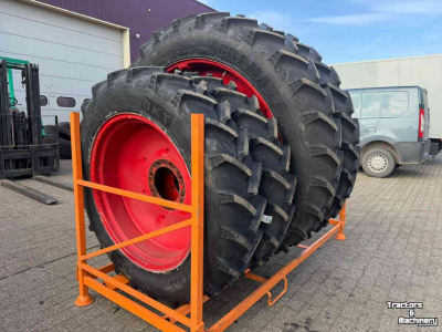 Räder, Reifen, Felgen & Distanzringe  300/95R46 & 270/95R32