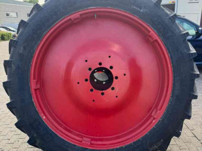 Räder, Reifen, Felgen & Distanzringe  300/95R46 & 270/95R32
