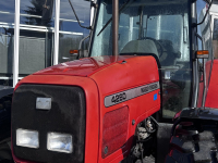 Schlepper / Traktor Massey Ferguson 4260-4
