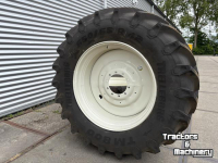 Räder, Reifen, Felgen & Distanzringe Trelleborg Set Trelleborg TM-800 banden 650/65R42 op vaste velg