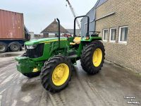 Schlepper / Traktor John Deere 5075E