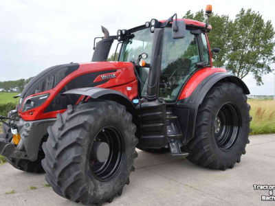 Schlepper / Traktor Valtra T 214 Direct