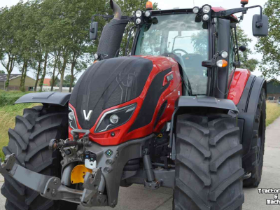 Schlepper / Traktor Valtra T 214 Direct