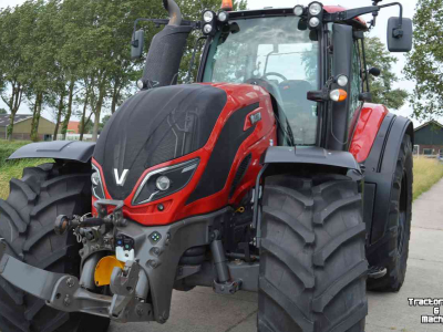 Schlepper / Traktor Valtra T 214 Direct