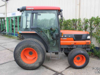 Gartentraktoren Kubota L3300 tuinbouwtrekker smalspoortrekker tractor met cabine en gazonbanden