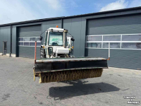 Schlepper / Traktor Ford 6610 met rolbezem