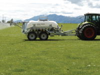 Düngerstreuer Tow and Fert Multi 1200 Bladbemestings en Compostthee spuit