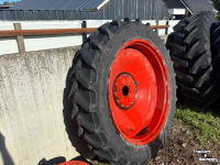 Räder, Reifen, Felgen & Distanzringe Mitas 340 / 85 R 48