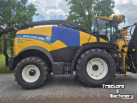 Feldhäcksler New Holland FR780