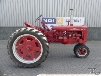 Schlepper / Traktor  Mc Cormick Farmall 200