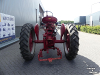Schlepper / Traktor  Mc Cormick Farmall 200