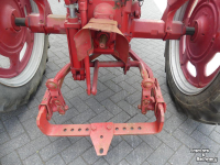 Schlepper / Traktor  Mc Cormick Farmall 200