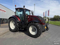 Schlepper / Traktor Valtra T174