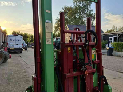 Siloblockschneider Strautmann Hydrofox HX 4 met hefmast