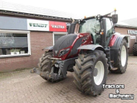 Schlepper / Traktor Valtra T174 VERSU