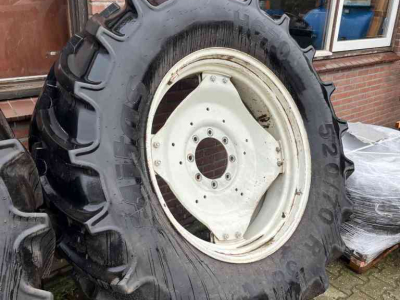 Räder, Reifen, Felgen & Distanzringe Mitas AC70 520/70R38 en 420/70R28 wielen