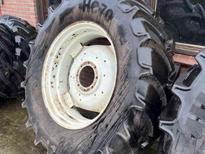 Räder, Reifen, Felgen & Distanzringe Mitas AC70 520/70R38 en 420/70R28 wielen