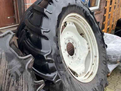 Räder, Reifen, Felgen & Distanzringe Mitas AC70 520/70R38 en 420/70R28 wielen