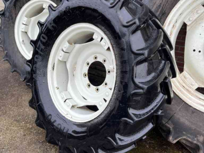 Räder, Reifen, Felgen & Distanzringe Mitas AC70 520/70R38 en 420/70R28 wielen