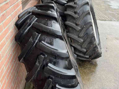 Räder, Reifen, Felgen & Distanzringe Mitas AC70 520/70R38 en 420/70R28 wielen