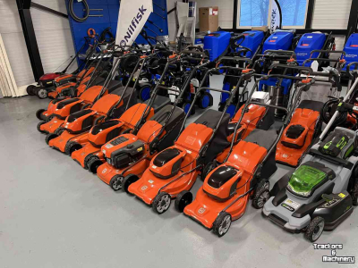 Aufsitzrasenmäher Husqvarna Husqvarna R200IX Elektrische zitmaaier. Nieuw!